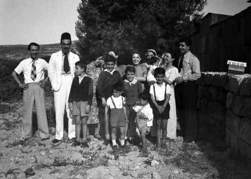 family in nazareth 1941.jpg
